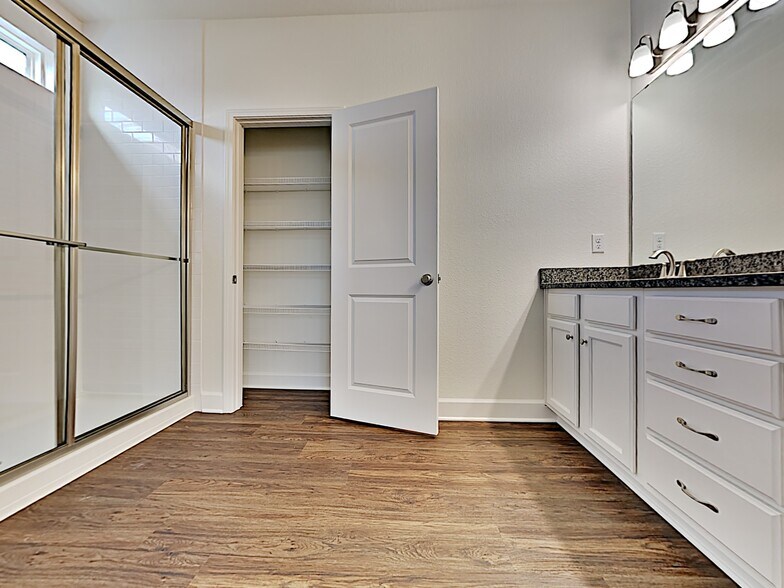Building Photo - 5687 Hampton Creek Rd