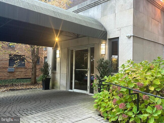 Building Photo - 40 Old Lancaster Rd