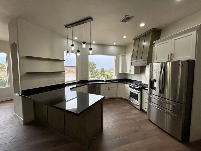 Building Photo - 2164 Balboa Way