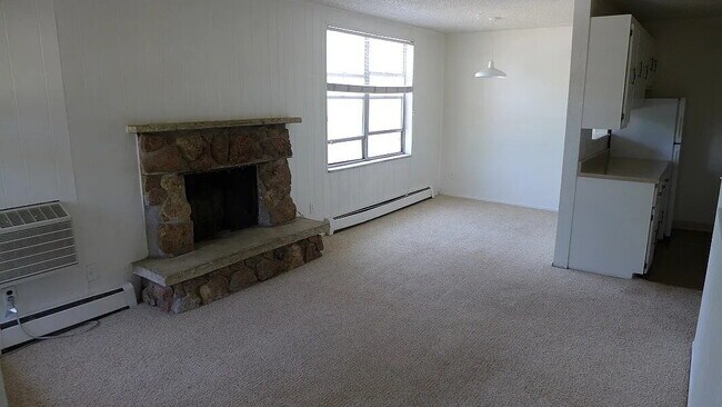 Building Photo - "Charming 2-Bed Condo Oasis in Boulder – Spacious 940 Sq Ft with Modern Comforts!"