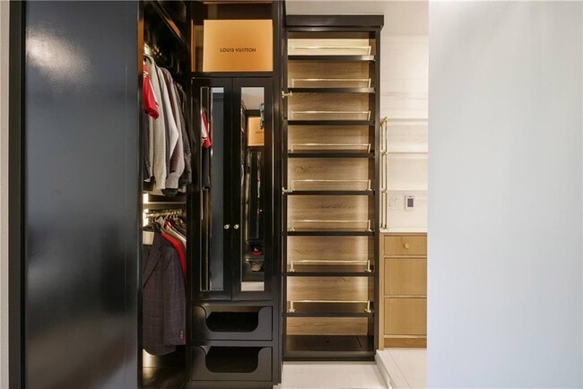 Building Photo - 2575 Peachtree Rd NE