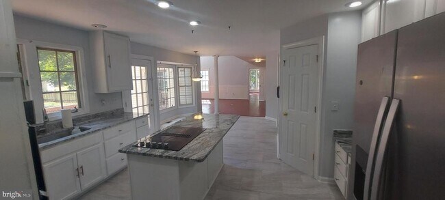 Building Photo - 6135 Fieldcrest Ct