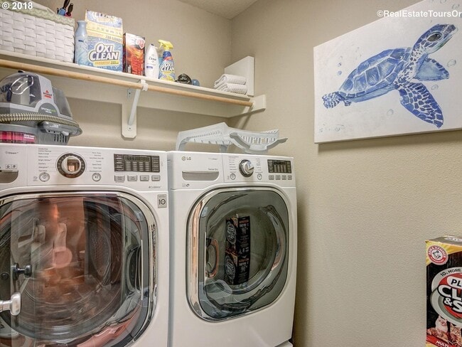 Building Photo - Amazing Location in NW Portland! Gorgeous 2 BD Townhome in Arbor Parc!