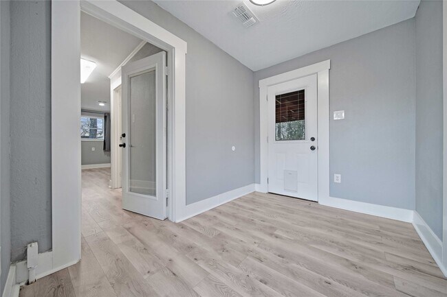 Building Photo - 6003 Weisinger Dr