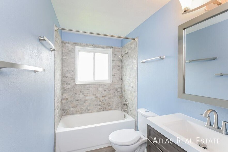 Building Photo - 11630 Kendall Cir