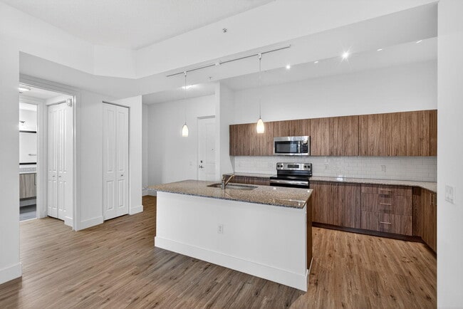 Building Photo - 225 S Latitude Cir