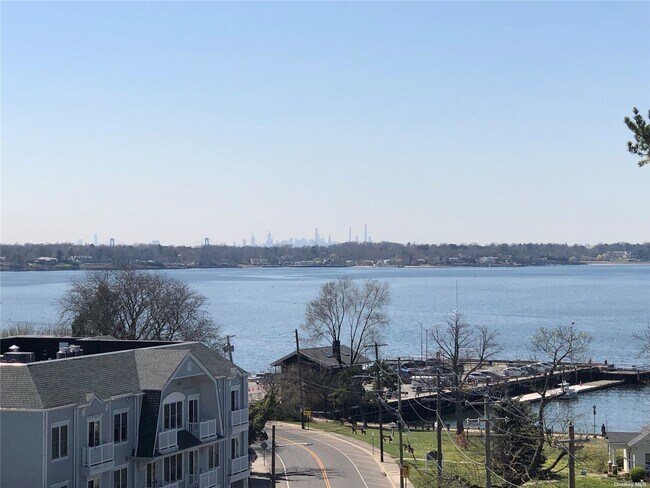 Building Photo - 303 Main St