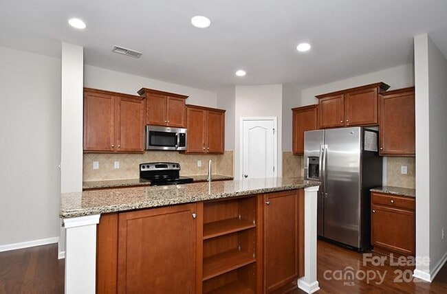 Building Photo - 8204 Viewpoint Lane