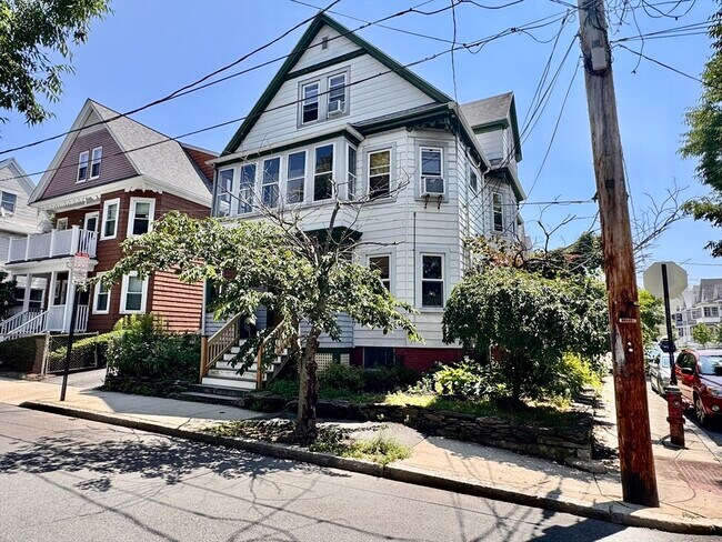 Building Photo - 88 Yorktown St