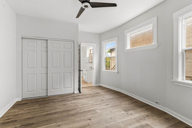 Building Photo - Freshly Renovated 1 Bed, 1 Bath Oakland Home with In-Unit Laundry