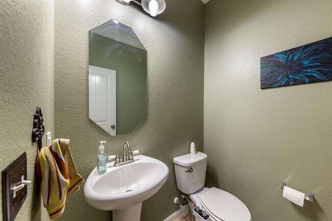 Building Photo - 925 Woodduck Trail