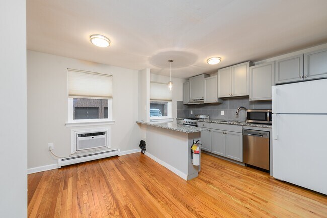 Building Photo - 66 Manor Dr