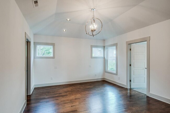 Building Photo - 503 Acklen Park Dr