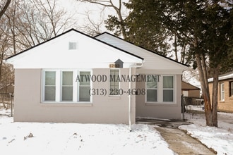 Building Photo - Fully Renovated 2-Bedroom Home – Move-In Ready for You!