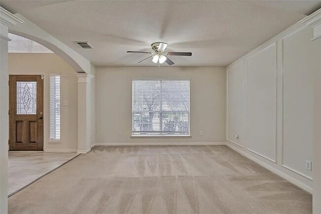 Building Photo - 511 Elm Ridge Dr