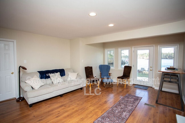 Building Photo - 90 Clubhouse Rd