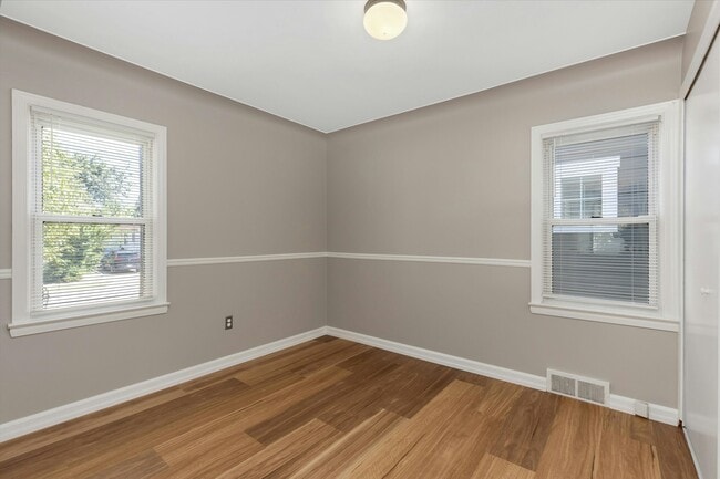 Building Photo - 712 Golf Ave