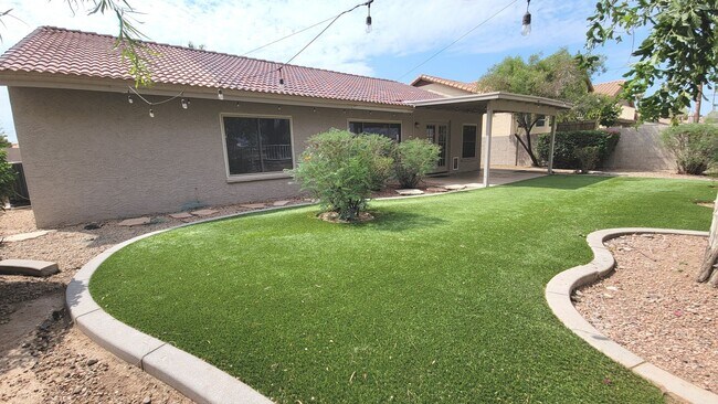 Building Photo - Arrowhead Ranch