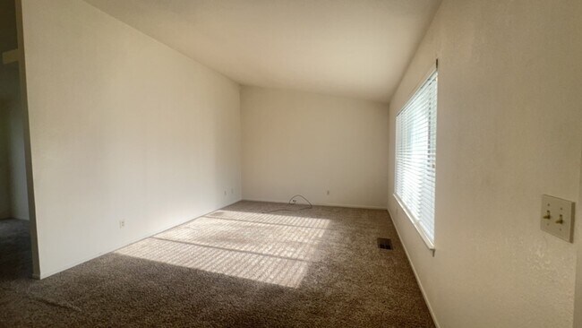 Building Photo - 1331 Mary Jo Dr
