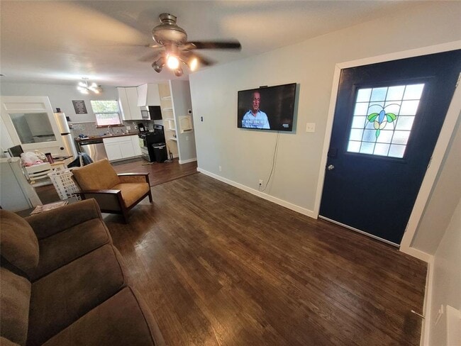 Building Photo - 206 W 55th 1/2 St