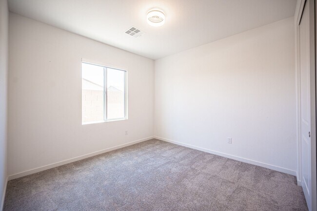 Building Photo - FABULOUS ALMOST NEW SINGLE STORY - READY T...