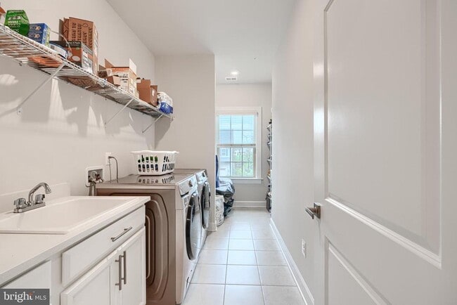 Building Photo - 7123 Starmount Ct