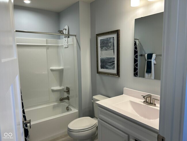 Building Photo - 982 Independence Dr
