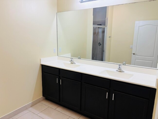 Building Photo - 12512 NW Stanis Ln