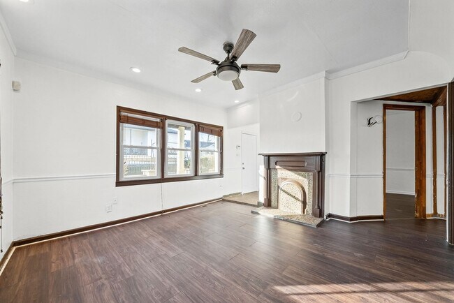 Building Photo - 211 St John St