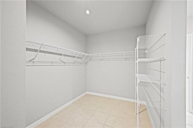 Building Photo - 43744 Cattleman Dr