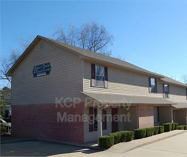 Building Photo - 3210 Phoenix Ave