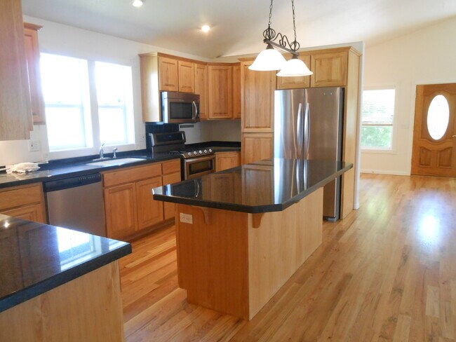 Building Photo - 62677 Hawkview Road