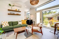 Building Photo - 510 Iris St