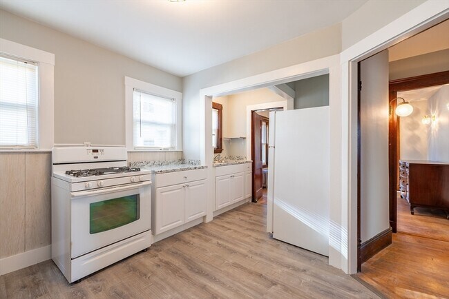 Building Photo - 35 Hosmer St