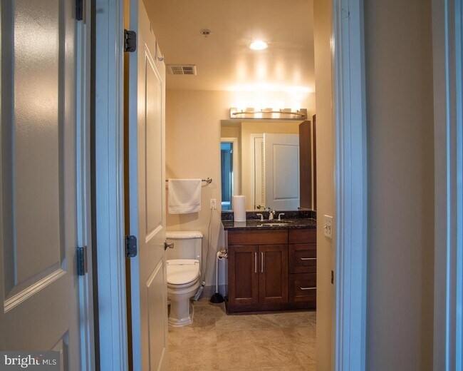 Building Photo - 8220 Crestwood Heights Dr