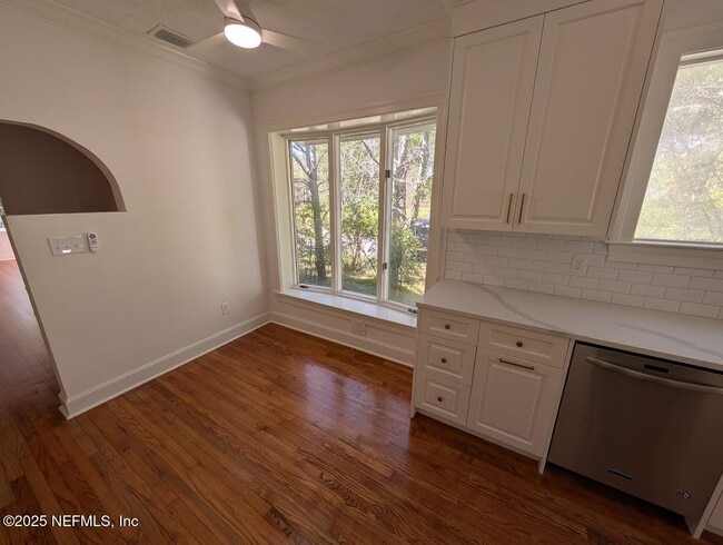 Building Photo - 1429 Azalea Dr