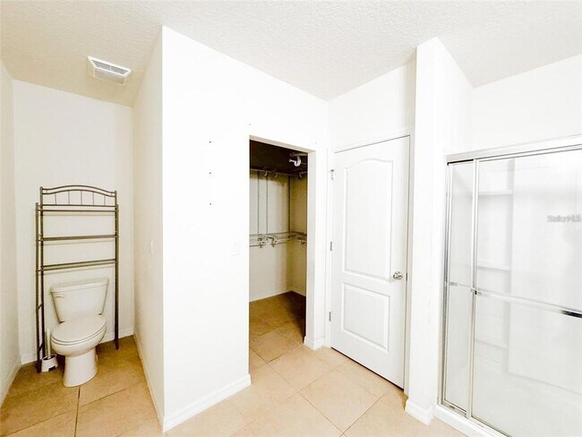 Building Photo - 5525 Forest Ridge Dr