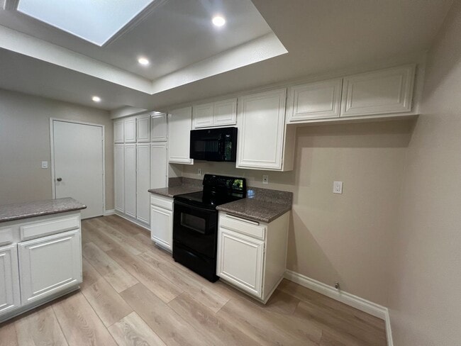 Building Photo - Capri Model Home in Leisure Village