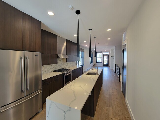 Building Photo - 724 Taylor St NW