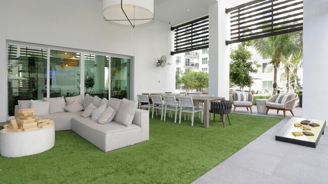 Building Photo - 1919 SE 10th Ave