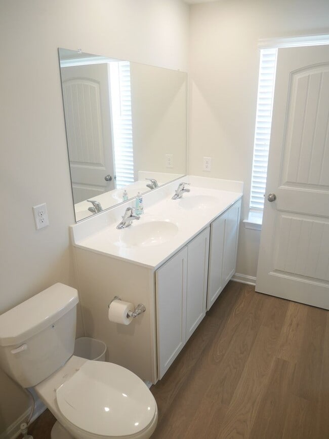 Building Photo - Stylish Townhome in Sassafras Meadows – Re...