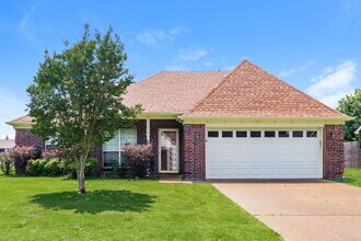 Building Photo - 130 Village Dr