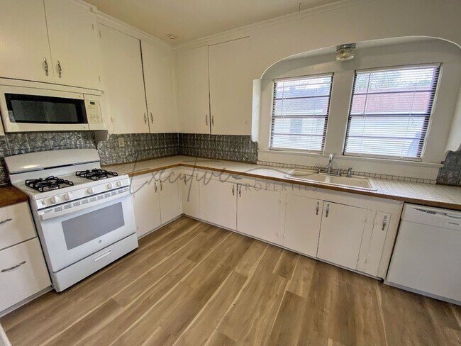 Building Photo - Newly renovated 3-Bedroom Home for Rent in...