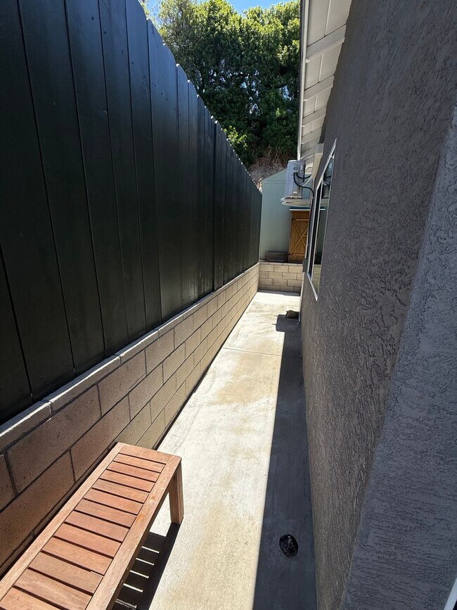 Building Photo - Affordable Studio in Central San Diego