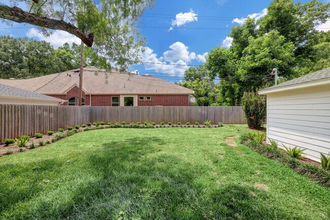 Building Photo - 3807 Murworth Dr