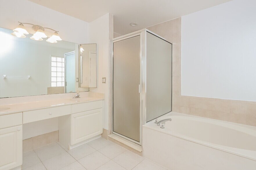 Building Photo - 7678 Oakboro Dr