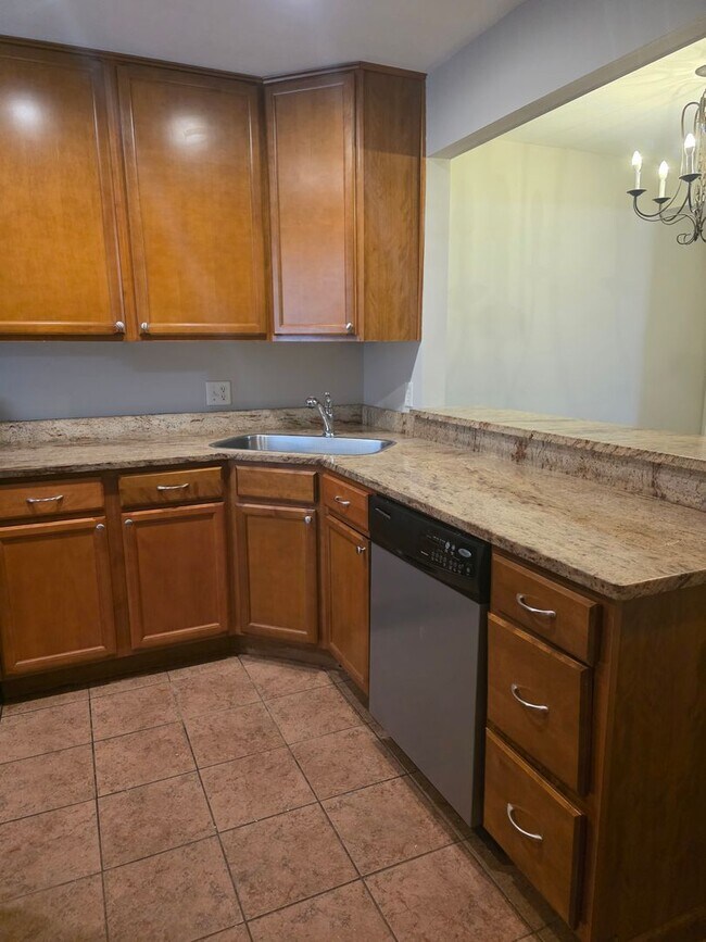 Building Photo - Twin Home in Saddlebrook