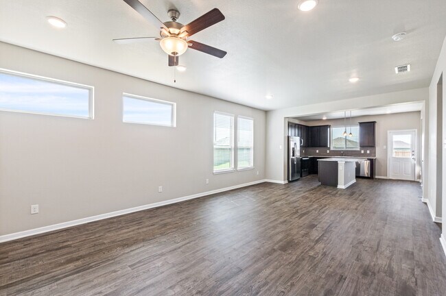 Building Photo - 1204 Grand Oak Trail