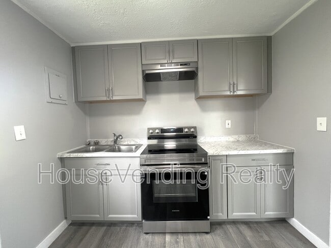 Building Photo - 318 Main Rd