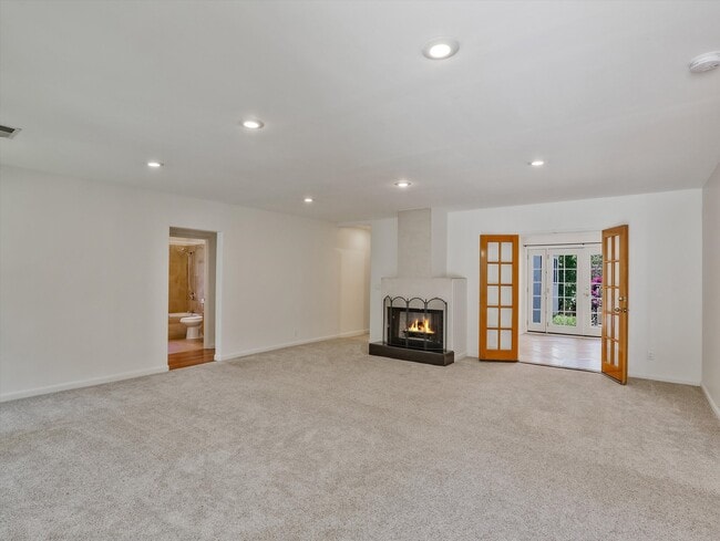 Fireplace - 4009 Beverly Glen Blvd